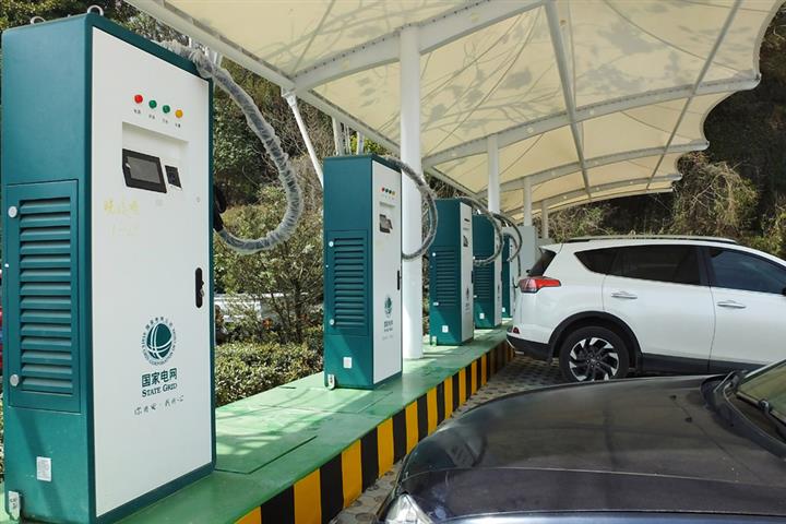 China's Grid Giants up Investments in Charging Piles for NEVs
