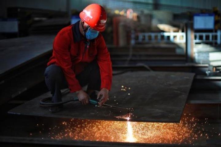 China's First-Quarter Industrial Capacity Slumps to 67.3% From 75.9%