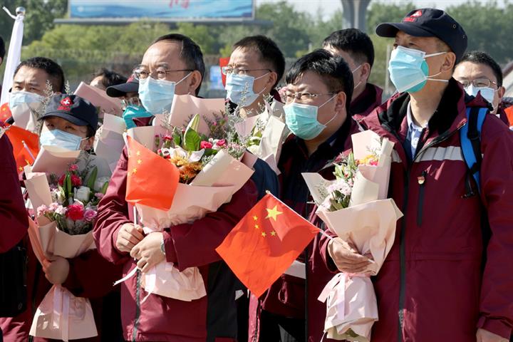 China's Medics Could Be Vaccinated Against Covid-19 by Year-End, CDC Chief Says 