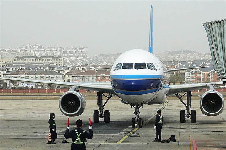 中国の民間航空スループットの不況は先月縮小した