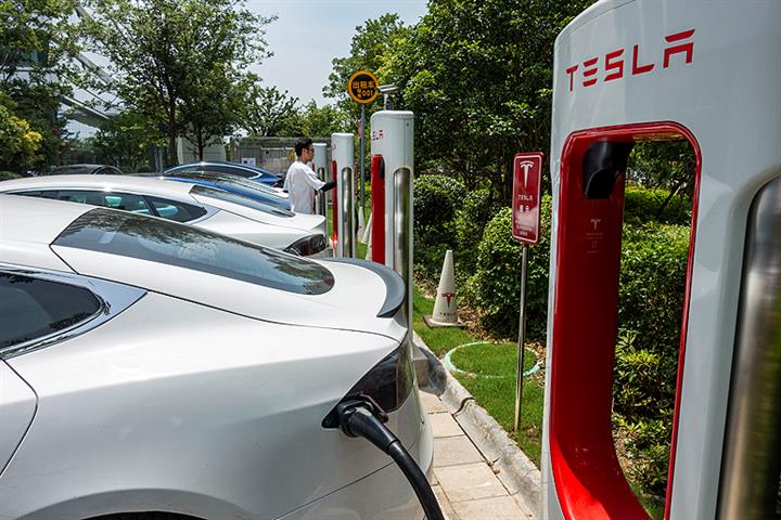 Tesla to Add 4,000 Supercharger Piles in China by Year’s End