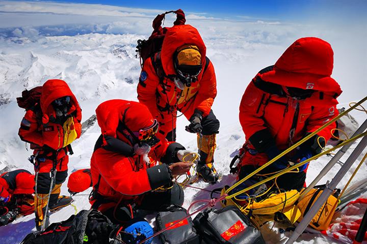Everest Measuring Team Is Using China’s Beidou Satnav