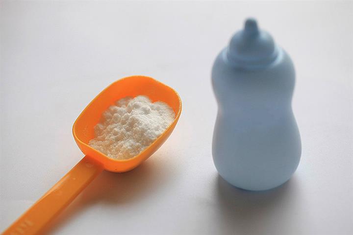 Chinese Mother-Baby Store Gets Fined for Passing Off Solid Drink as Milk Powder