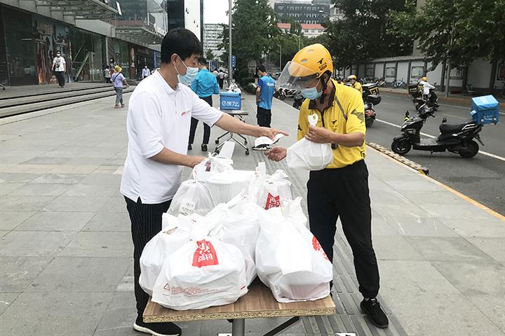 First Beijing Food Delivery Workers to Undergo Tests Are Covid Free
