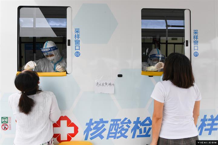 Covid-19 Testing Buses Get to Work in Beijing