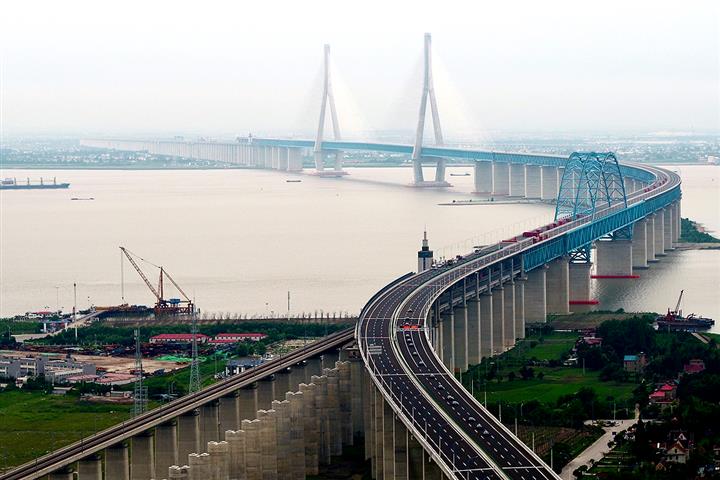 World’s First 1 Km-Span Road-Rail Cable Bridge Links Shanghai With North Yangtze Cities
