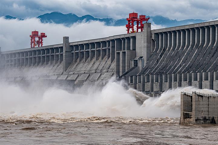 Yangtze River Breaks Its Banks in Major Flood as China Braces for More Downpours
