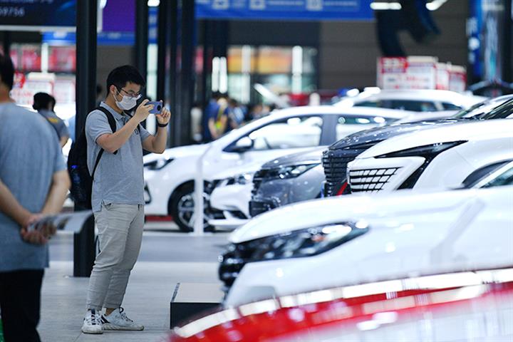 China’s Auto Sales Held to Rebound Last Month; Luxury Cars Hit New High