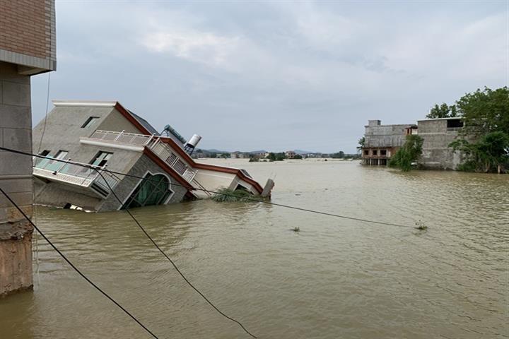 中国の江西省は、最大の湖がオーバーフローの脅威にさらされているため、戦争の足場を固める