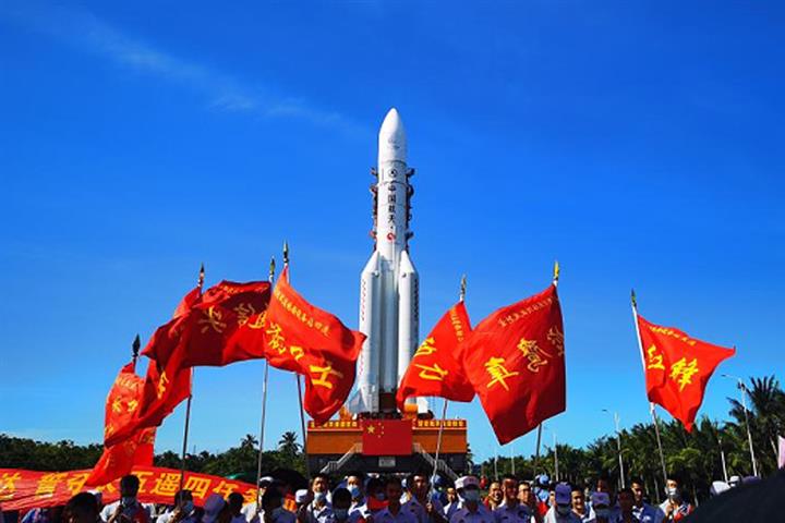 China Prepares to Launch Long March-5 Rocket for Mars Mission