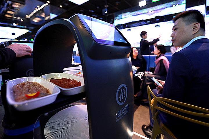 China's Haidilao Surges as Hotpot Chain Fights Virus With Takeout, Expansion