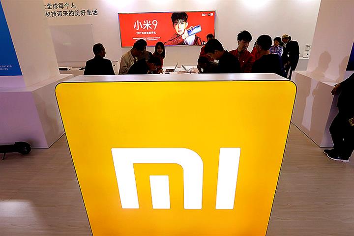 Xiaomi Hits All-Time High After Investment Giants Say Huawei Rival Is a 'Buy'