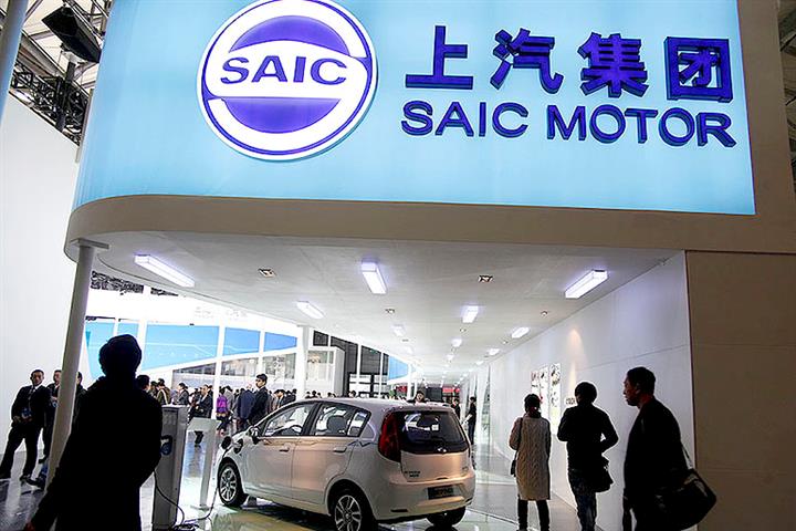 中国最大の自動車メーカーSAICは、第2四半期のリバウンドにもかかわらず、上半期の利益が40% 減少すると見ています