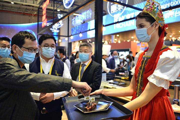 [In Photos] The 3rd CIIE’s Food and Agricultural Products Pavilion Gathers World-Famous Delicacies 