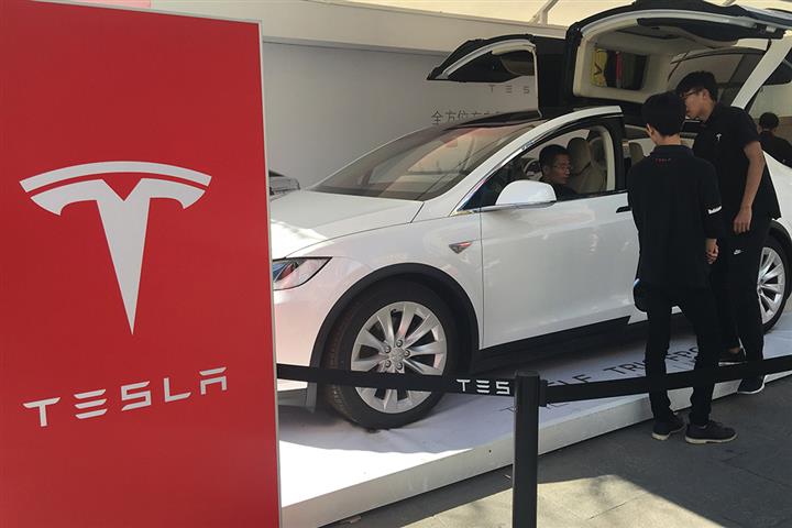 Tesla Recalls 870 Model X Cars in China Over Roof Trim Issues