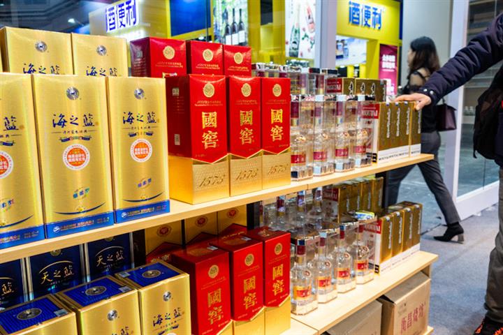 Two Chinese Baijiu Makers' Shares Drop After Entering Row About Discriminating Sales Strategy 