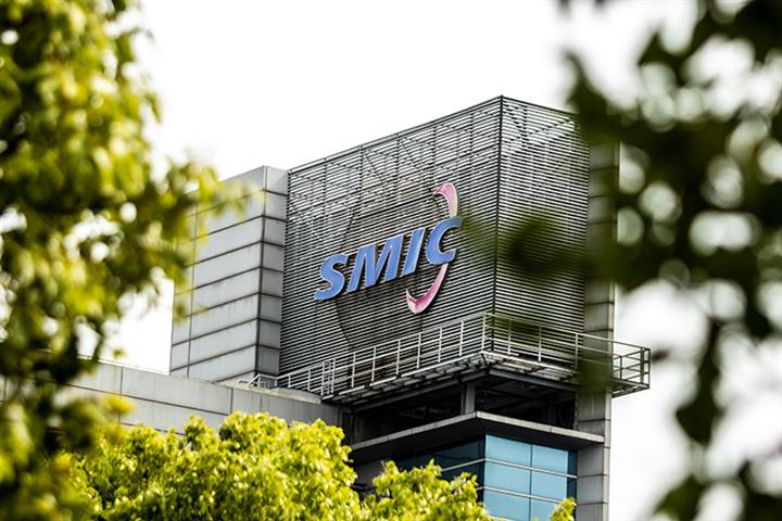 SMIC’s Shares Dive After Co-CEO Is Said to Have Quit China’s Top Chipmaker
