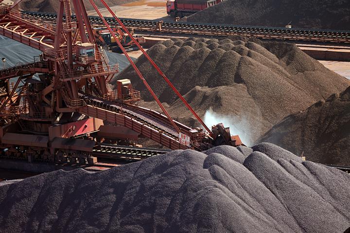 China’s Dalian Exchange Sets Futures Trading Limit as Iron Ore Hits Seven-Year High