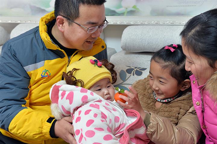 More Measures Are Needed to Get Chinese Couples to Have Babies, Experts Say
