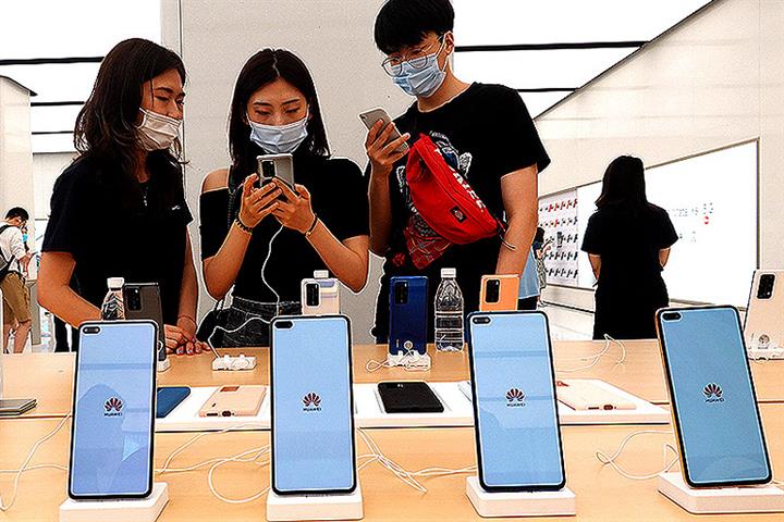 Huawei to Fall Out of Top Six Smartphone Makers This Year, Report Says