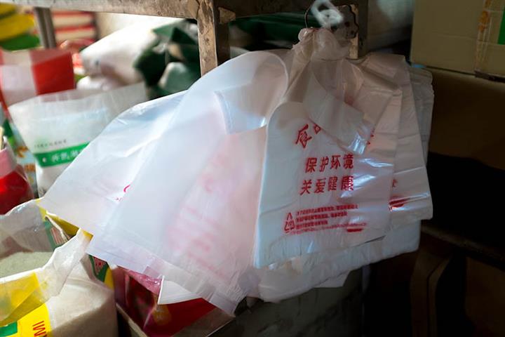 Shanghai's Stores, Food Joints Switch to Pricier Green Packaging Amid Plastics Ban