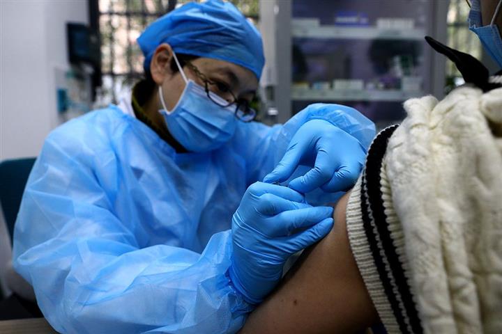 CDCによると、中国は450万を超えるCovid-19ワクチンのジャブを提供しています。