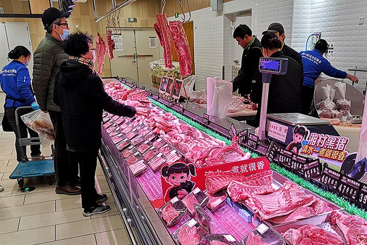 China’s Consumer Inflation Turns Positive in December as Pork Prices Rebound