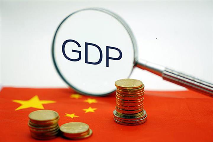 中国の株式はプラスのGDPデータでより高く終わる