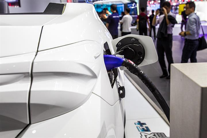 China’s Electric Vehicle Sales to Soar Over 50% This Year, Canalys Says
