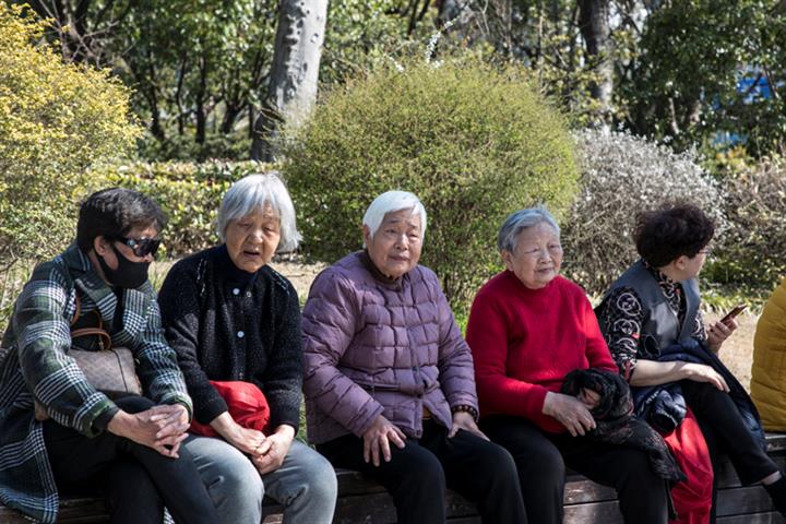 China Mulls Delaying Retirement as People Live Longer, Working-Age Population Shrinks 