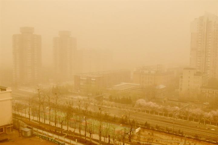 Beijing Cancels Over 400 Flights Due to the Worst Sandstorm in a Decade