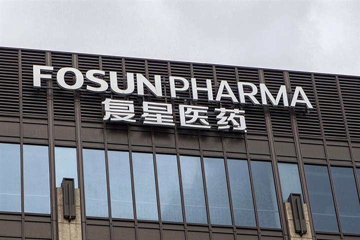 Fosun Pharma’s Shares Sink After Hong Kong, Macao Halt BioNTech’s Covid-19 Jabs