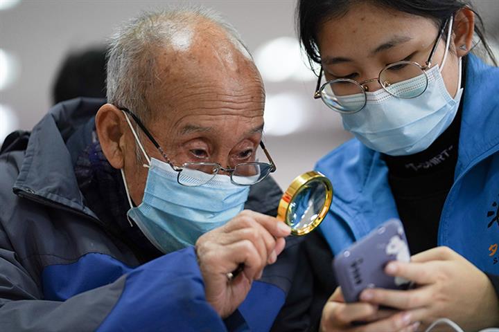 China Urges Widely Used Apps to Develop Elderly-Friendly Versions