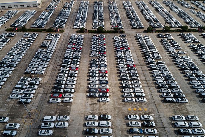 中国の自動車販売は、チップ不足が回復を妨げるため、2019年3月から10% に落ちました