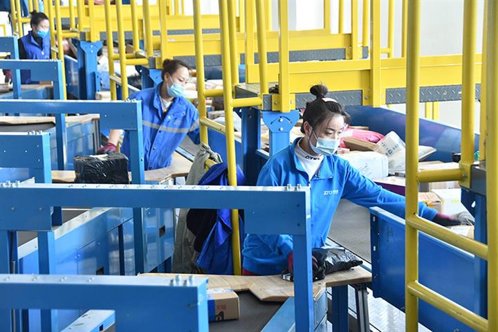 Sending Parcels Near Is More Pricy Than to Other Cities for First Time in China Amid Fierce Rivalry 