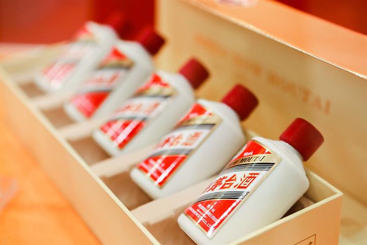 Kweichow Moutai Dips as Chinese Distiller Posts Lowest First-Quarter Profit Growth in Six Years 