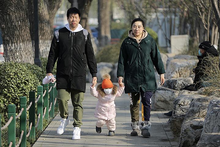 China’s Households Shrink to Fewer Than Three People for First Time