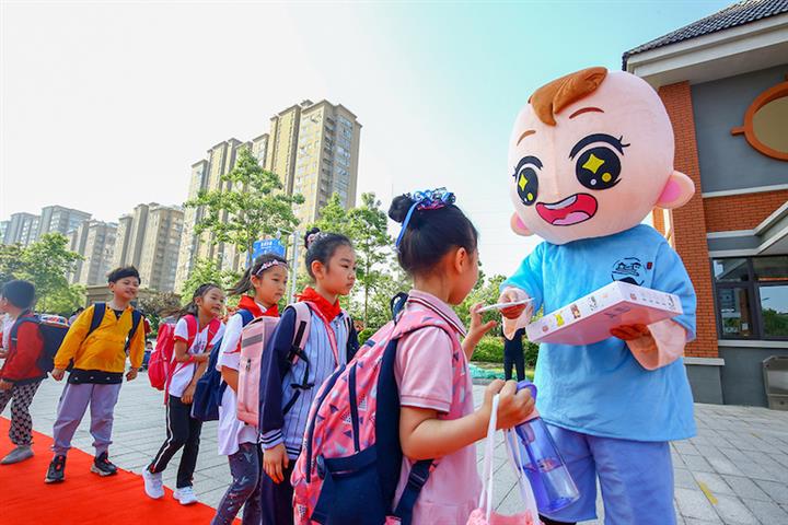Chinese Kids Celebrate International Children's Day