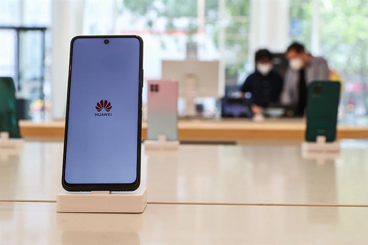 Huawei Opens First Flagship Store in Germany to Combat Market Share Slump in Europe