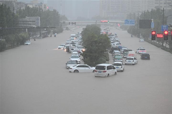 Chinese Tourism Agencies Offer Free Refunds to Travelers in Flood-Hit Henan 