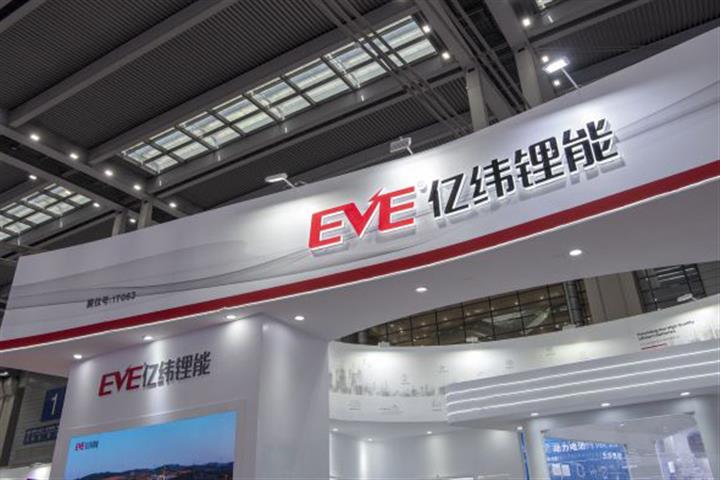 Chinese Battery Giant Eve Energy Falls After Soaring on Capacity Expansion Plan
