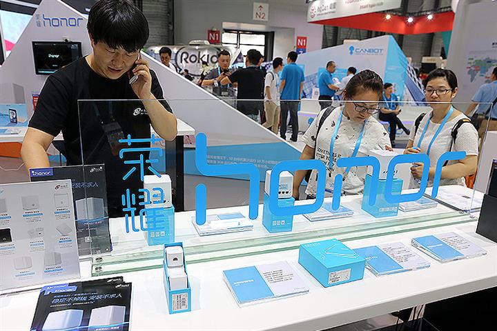 中国のスマートフォンの売上高は第2四半期に11% 減少しました。名誉がトップ5に入る