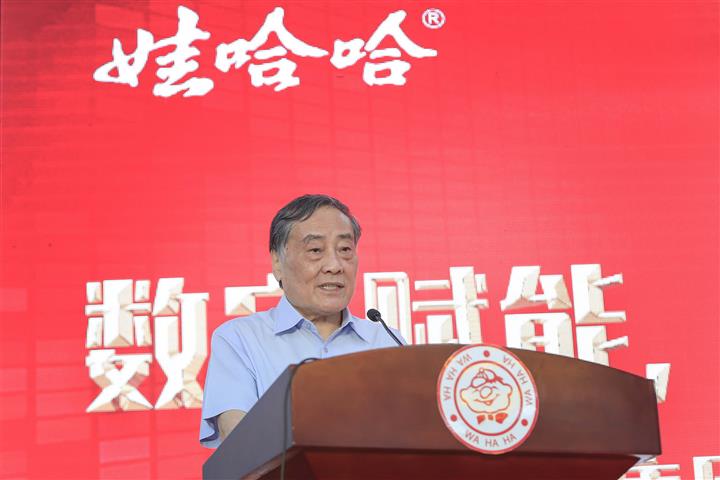 76-Year-Old Founder of China F&B Giant Wahaha Gets PE Fund Manager License
