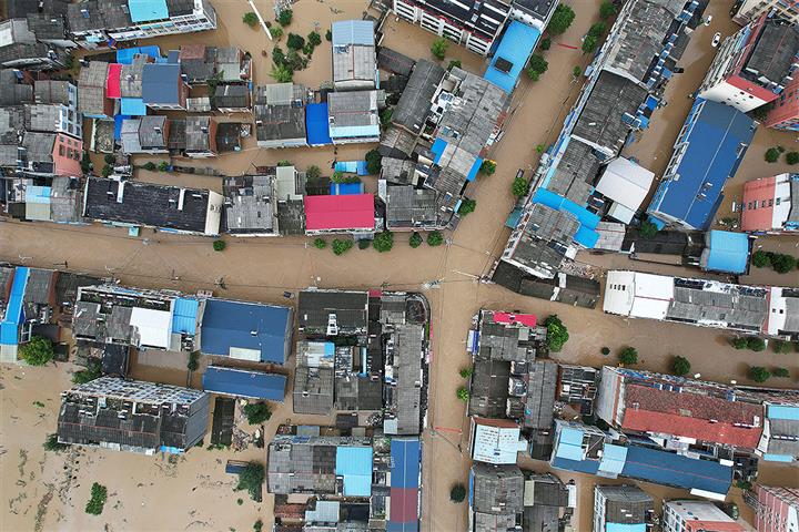 [写真で] 暴風雨が中国の湖北省のLiulinを襲ったため、21人が死亡