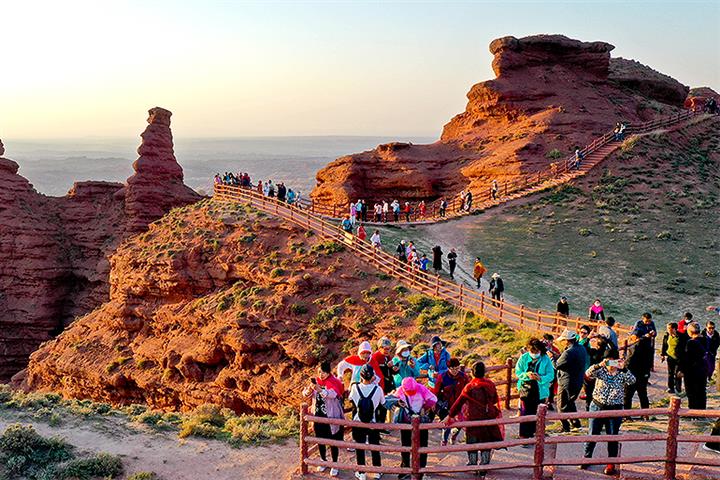 Chinese Spent USD5.8 Billion on Domestic Tourism Over Holidays, Reaching 80% of Pre-Covid Level