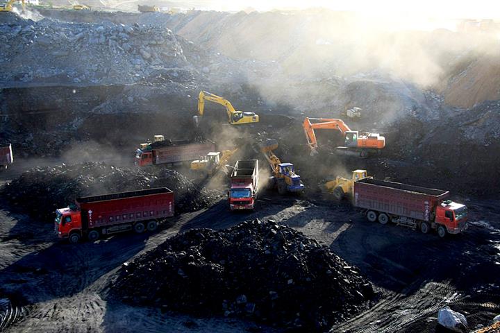 China’s Coal Futures Drop Further as Regulators Summon Main Industry Players for Talks on Prices