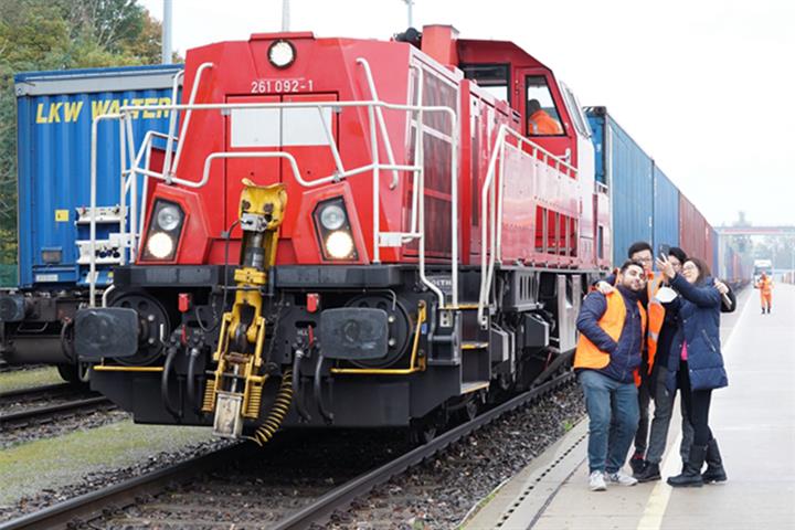 Launched at CIIE, China-Europe Shanghai Express to Run at Least Eight Freight Trains a Month Next Year