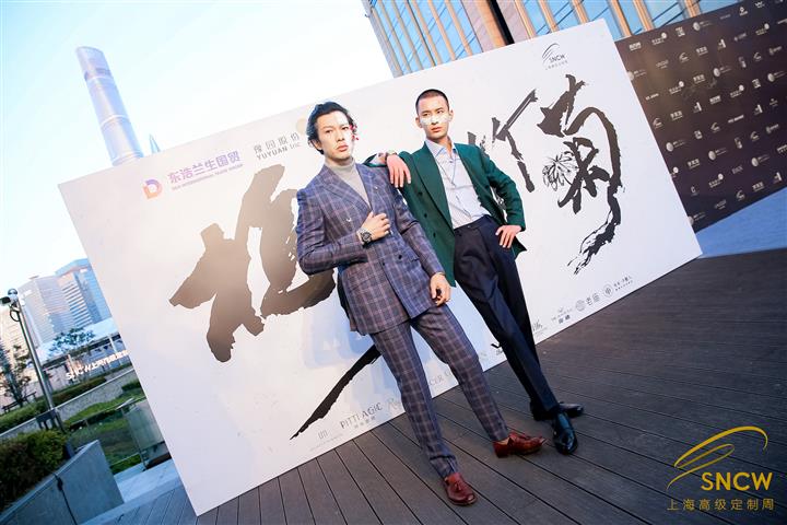 [In Photos] Eastern, Western Styles Fuse at Men’s Fashion Show on Shanghai’s Bund