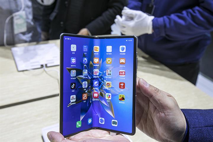 Huawei’s New Clamshell Foldable Smartphone to Hit Shelves on Dec. 23