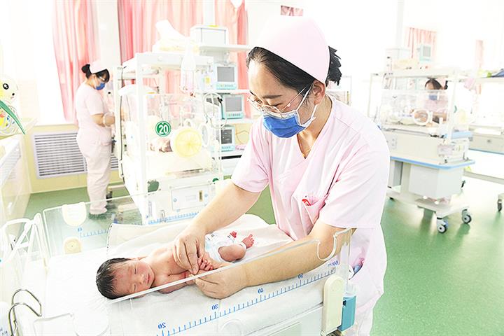 中国の出生率は2021年に1,062万人の新生児で新たな低水準に低迷